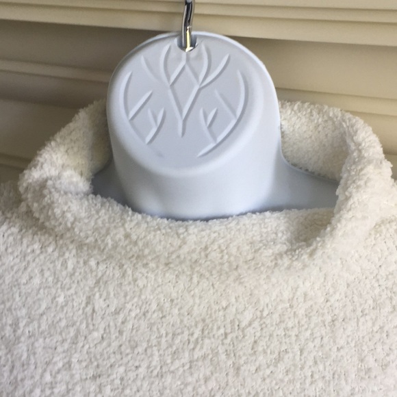 Back In Stock!! NEW UGG Ivory Turtleneck Sweater - Picture 6 of 8